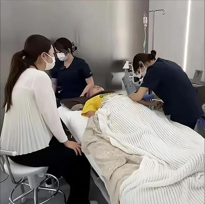 术曝光脸色发黑引发担忧金龟子美容很享受mg不朽情缘网站61岁王宁日本换血手(图11)