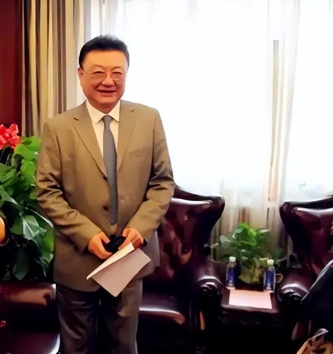 术曝光脸色发黑引发担忧金龟子美容很享受mg不朽情缘网站61岁王宁日本换血手(图9)
