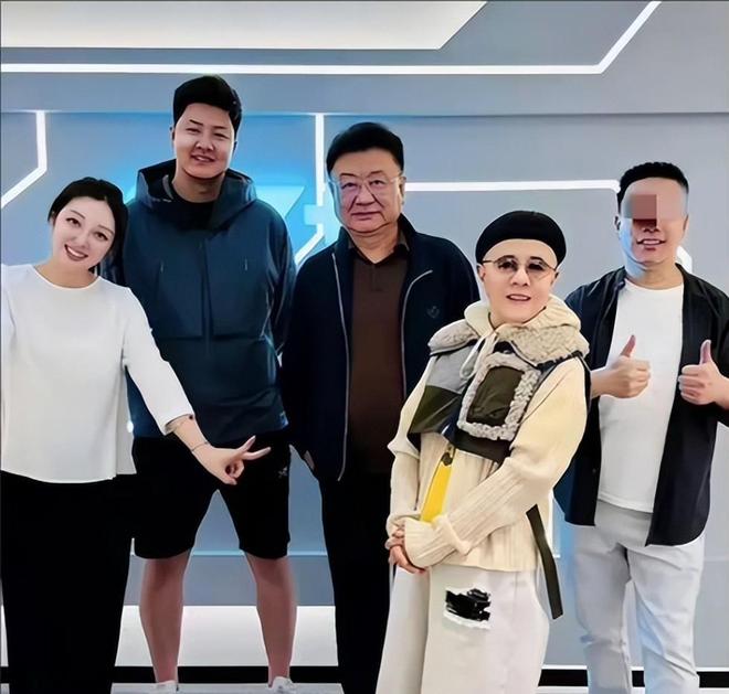 术曝光脸色发黑引发担忧金龟子美容很享受mg不朽情缘网站61岁王宁日本换血手(图14)